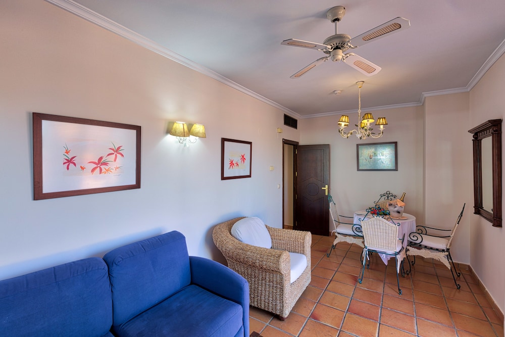Suite, 1 Bedroom, Sea View - Photo 4