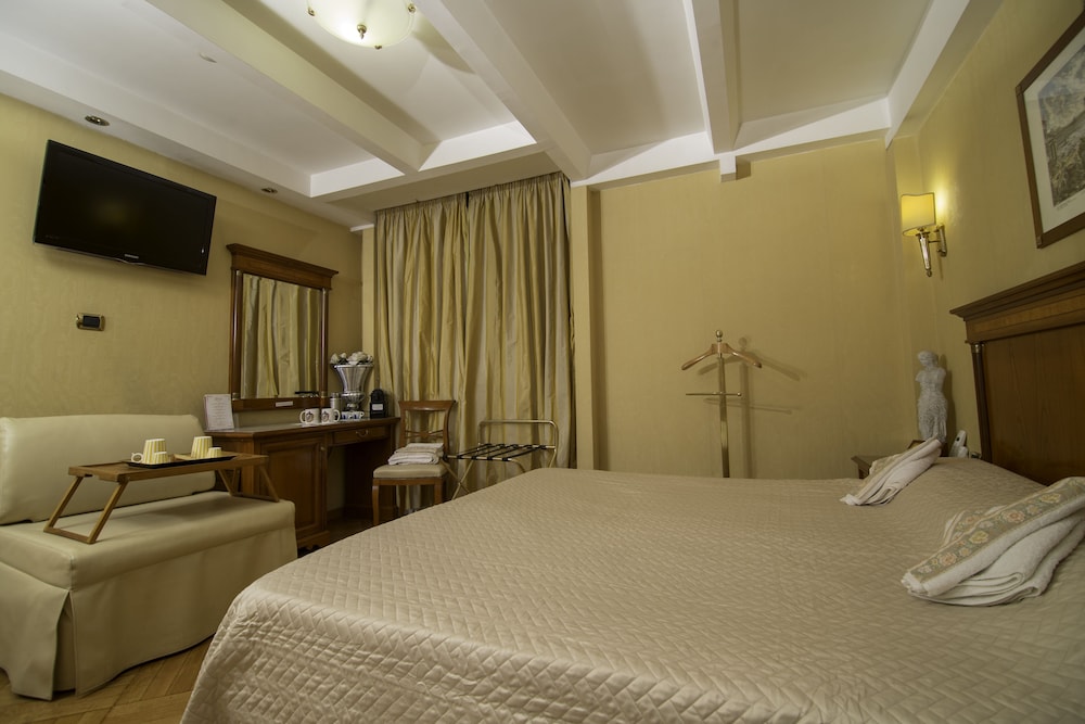 Luxury Triple Room photo 2