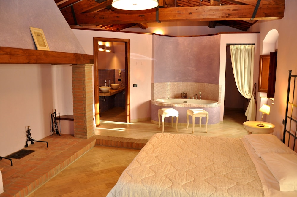 Suite, Jetted Tub