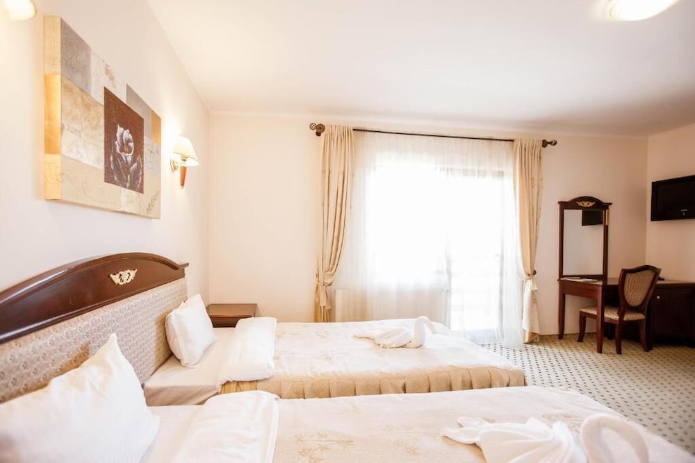 Basic Twin Room - Photo 2