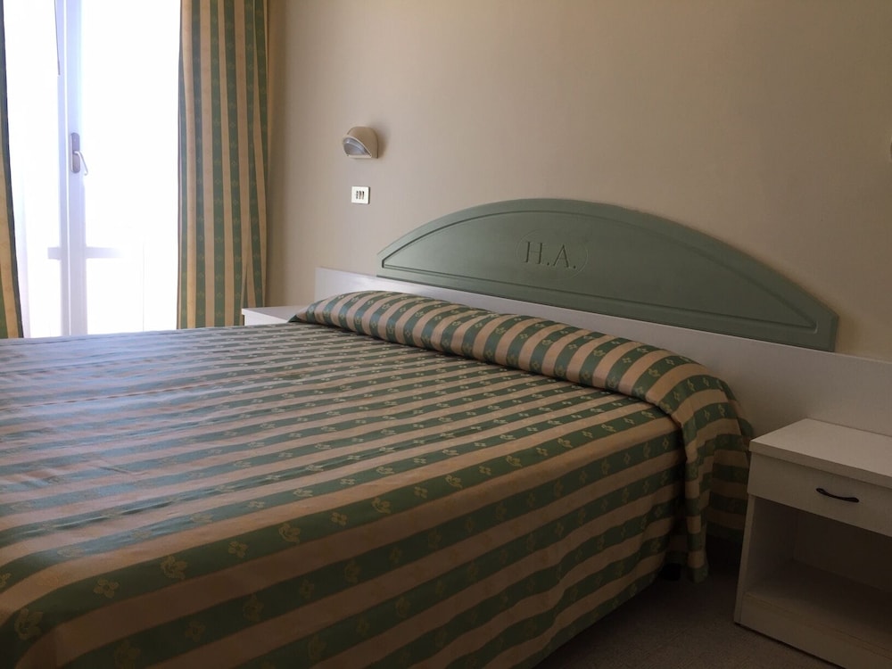Standard Double or Twin Room photo 2
