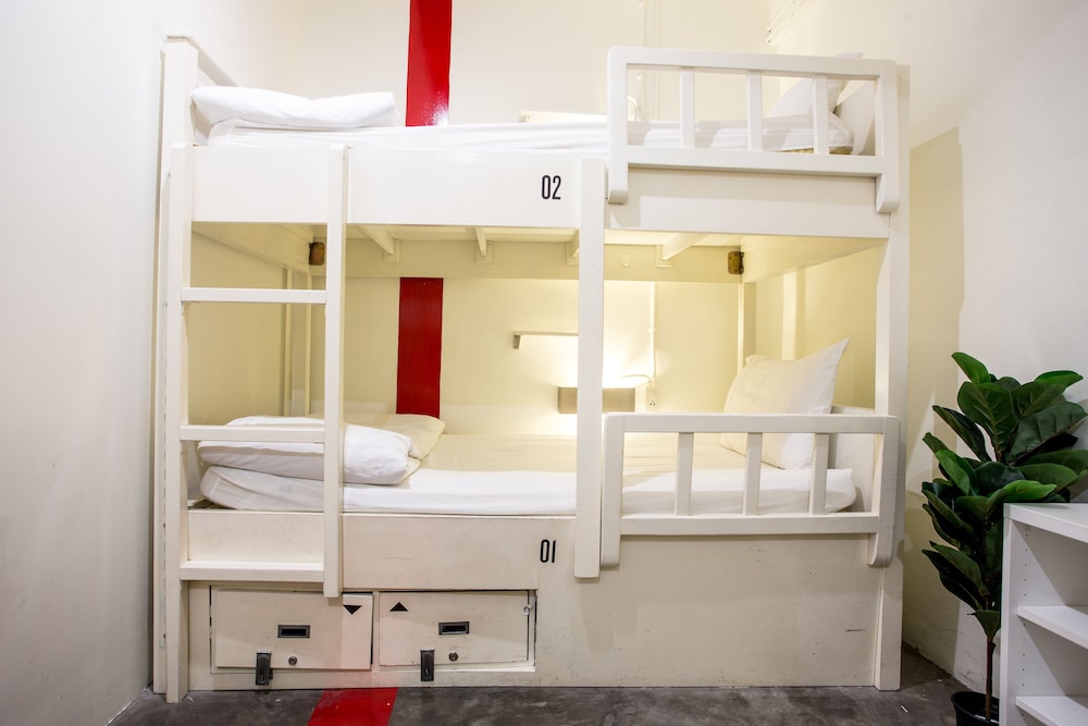 4 Bunk Beds Mixed Dorm photo 2