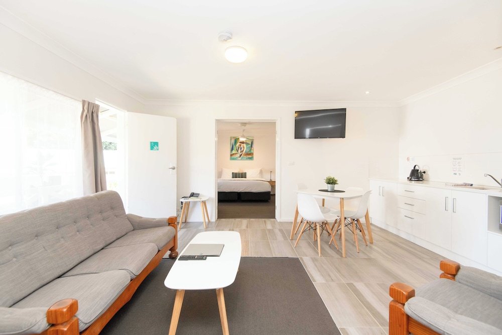 2 Bedroom Apartment photo 2