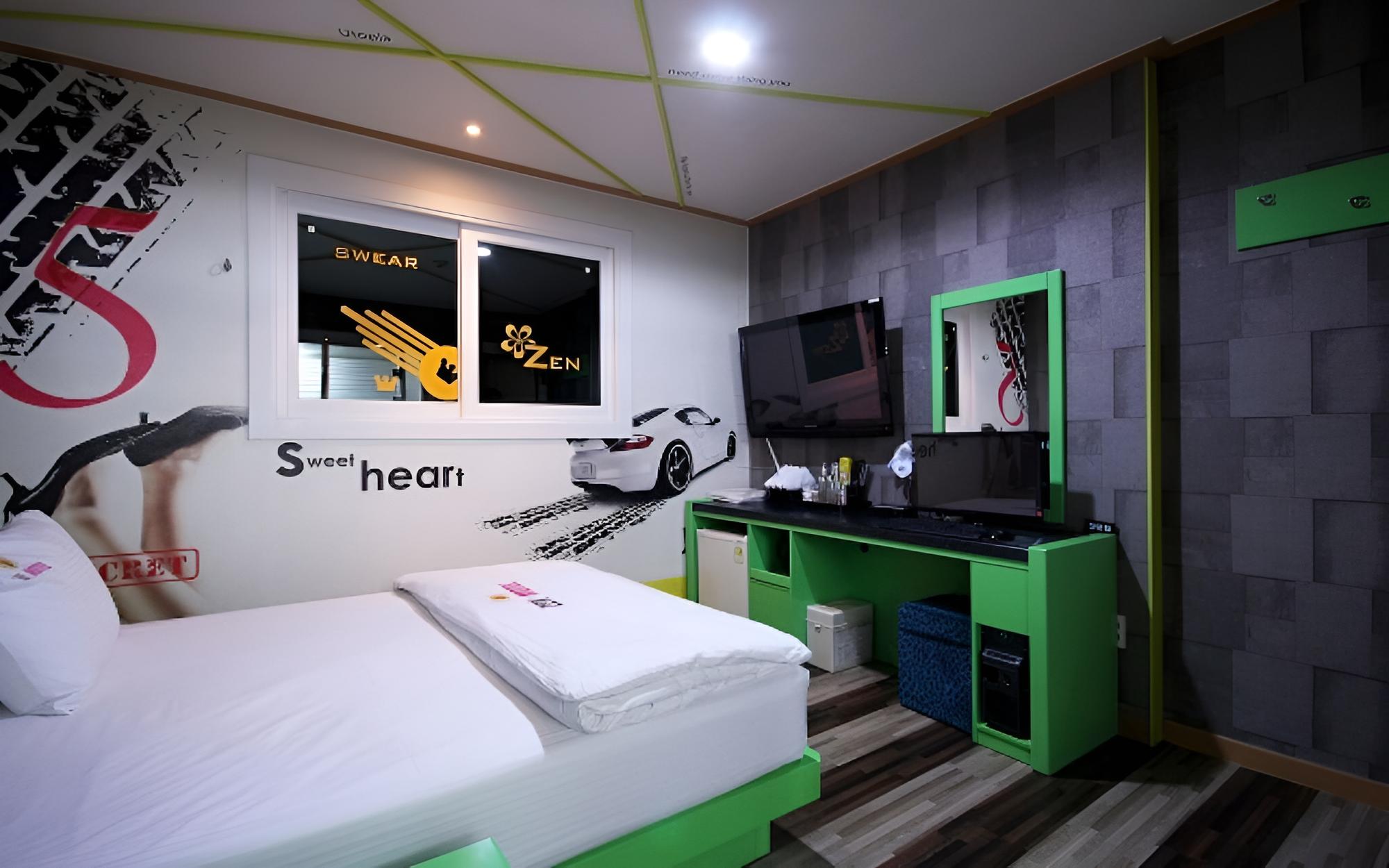 Room (Standard (*Netflix available* PUBG 1P) photo 1