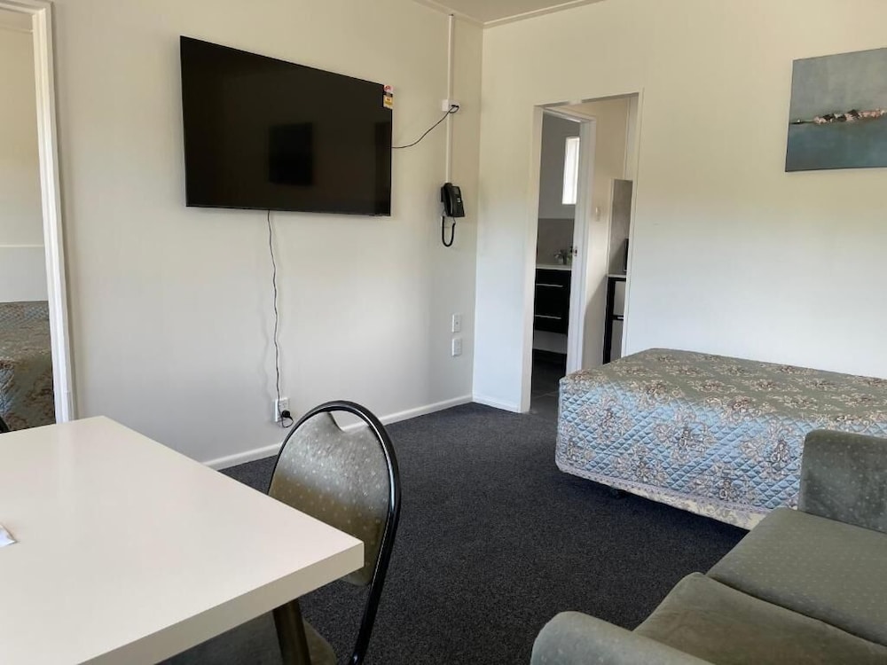 Standard Suite, 1 Bedroom, Non Smoking, Kitchenette photo 3