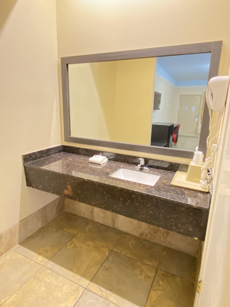 Suite, 2 Queen Beds, Kitchenette, Ground Floor photo 3