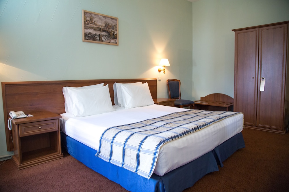 Standard Double or Twin Room, 1 Double or 2 Twin Beds photo 3