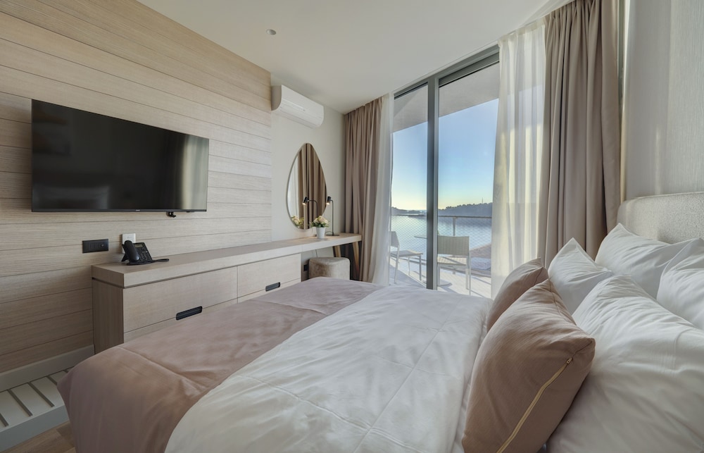 Standard Double or Twin Room photo 1