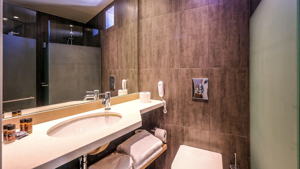 Deluxe Suite, Balcony, Sea View thumbnail 6