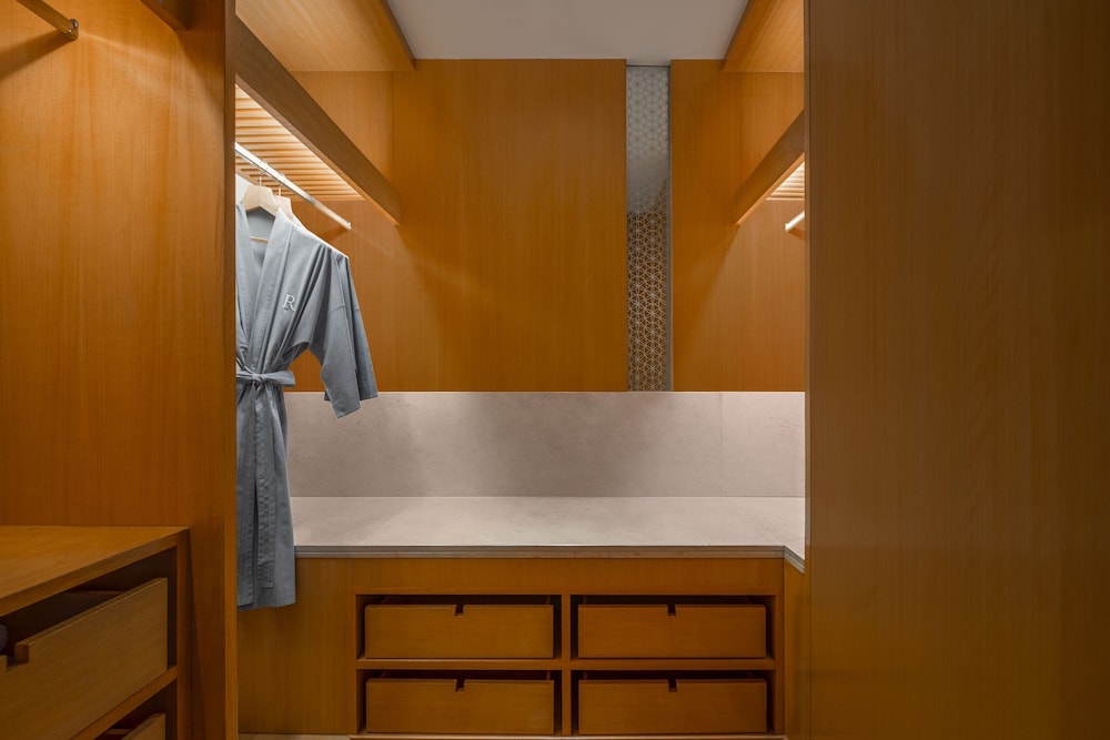Renaissance Suite, 1 King Bed, High Floor, Non Smoking