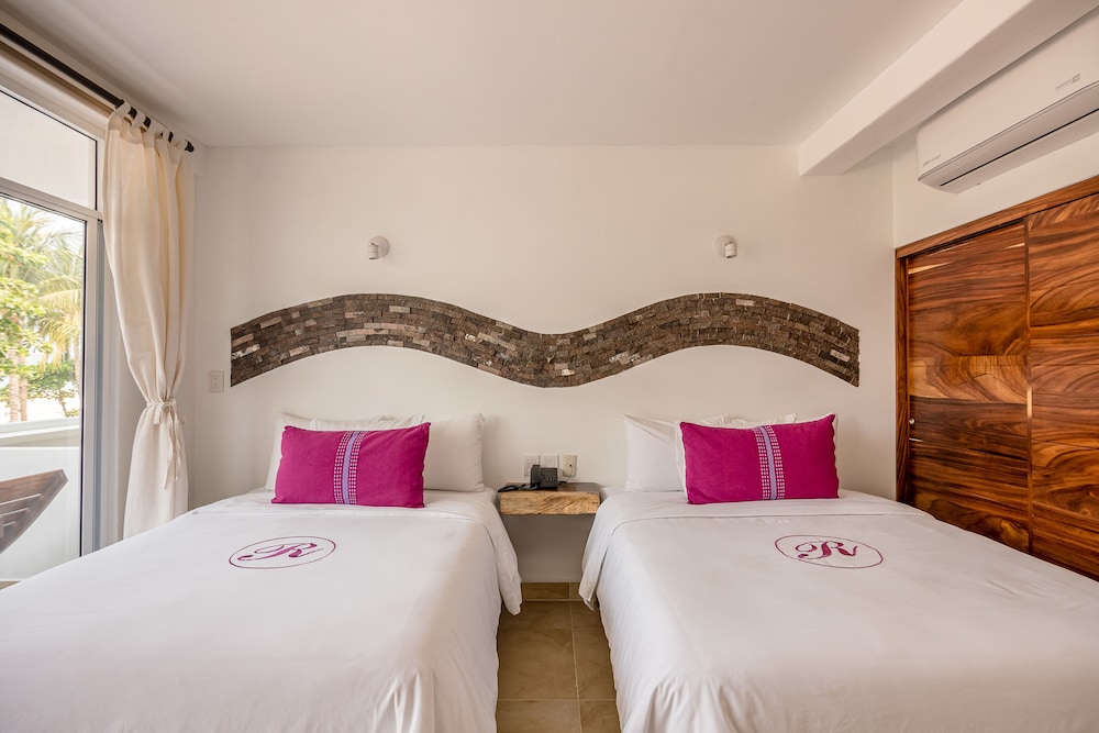 Deluxe Room, 2 Double Beds, Partial Sea View photo 3