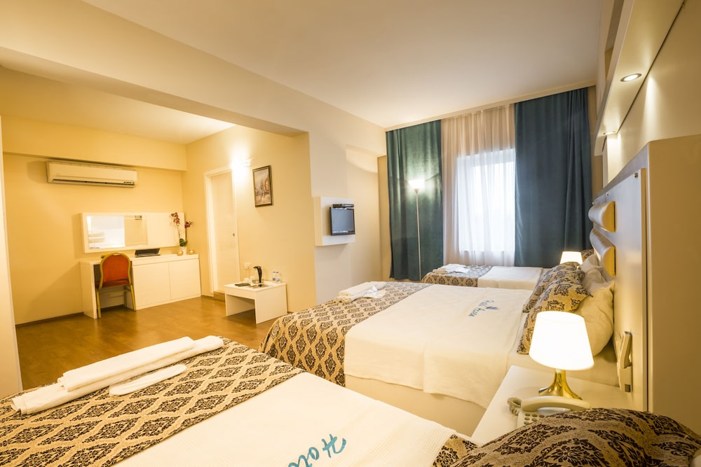 Standard Triple Room, 3 Twin Beds photo 1