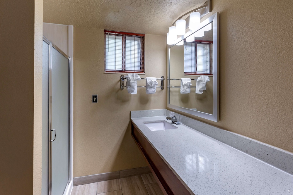 Suite, 1 King Bed, Non Smoking, Kitchen photo 1