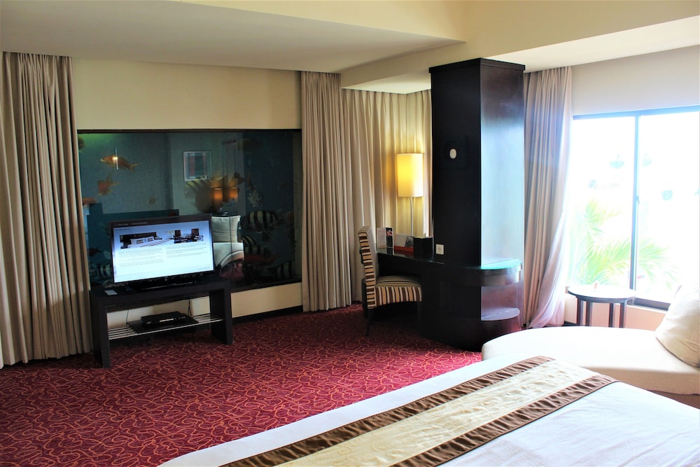Executive Suite Hotel - Photo 3
