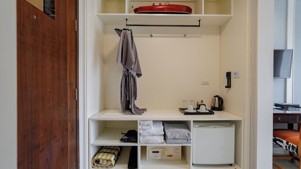 Deluxe Room - Photo 10