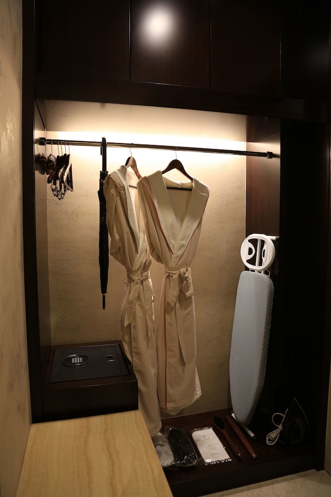 Executive Suite C photo 3