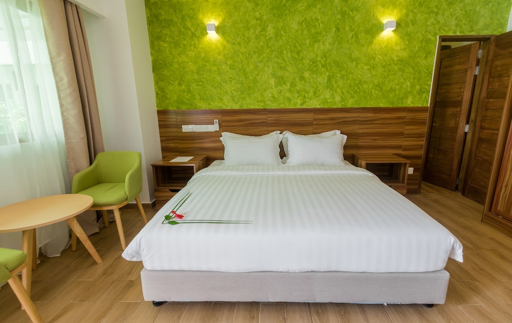 Deluxe Double or Twin Room, 1 King Bed, Garden View photo 3