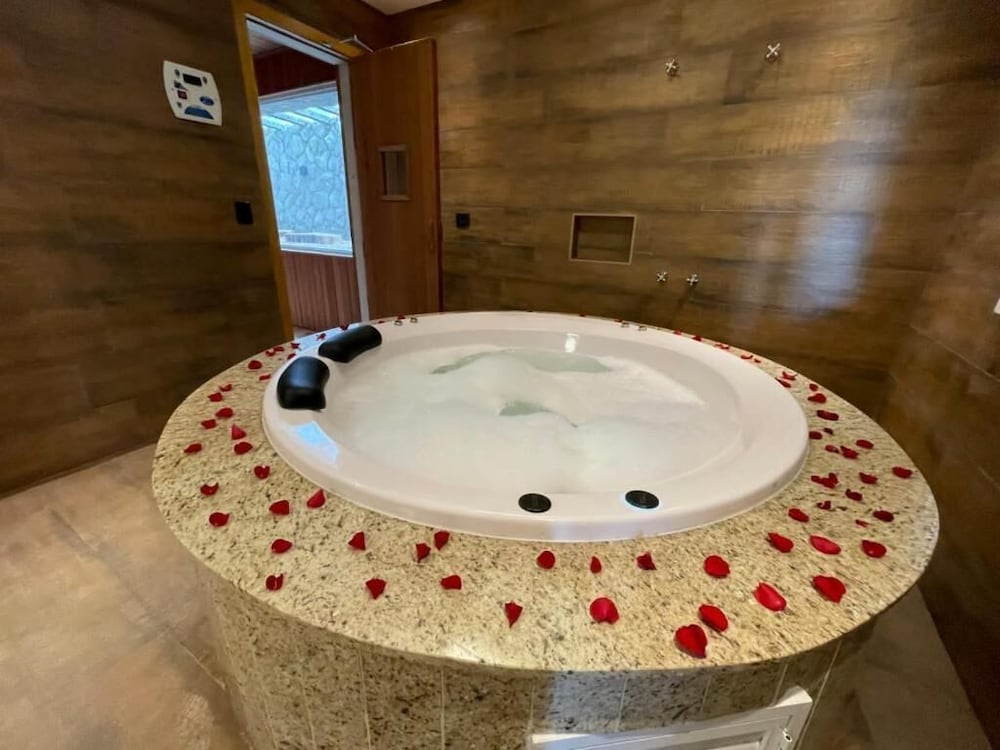 Imperial Suite com varanda, vista, sauna privativa, banheira de hidromassagem e cama king