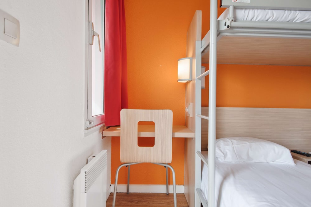 Standard Room, 3 Twin Beds - Photo 4