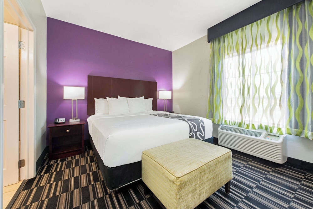 Deluxe Suite, 1 King Bed, Non Smoking, Lake View
