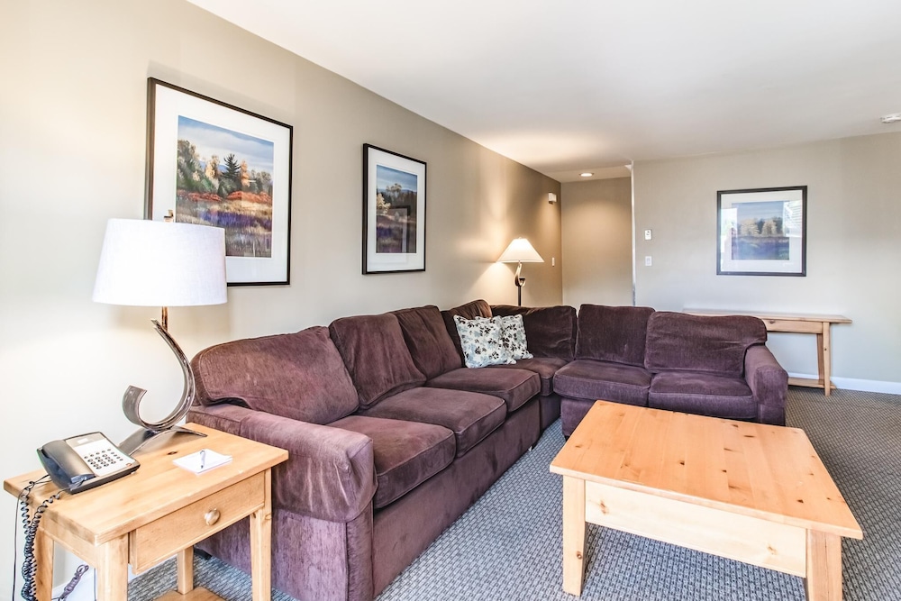Condo, Multiple Beds, Balcony, Mountain View