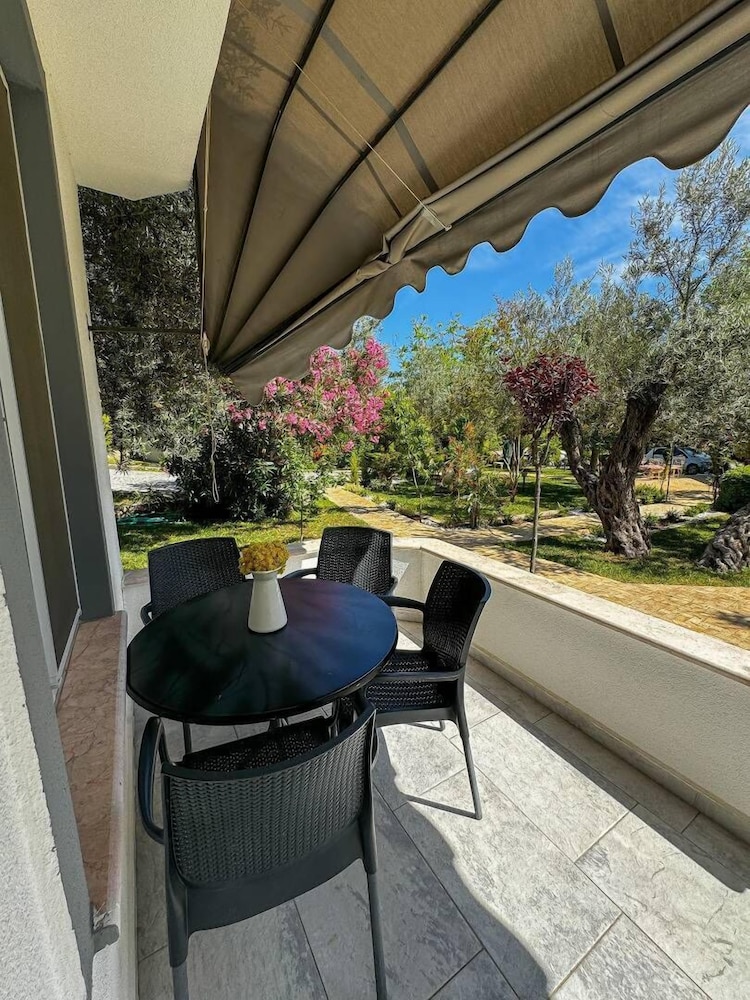 Triple Room, Balcony, Garden View photo 2