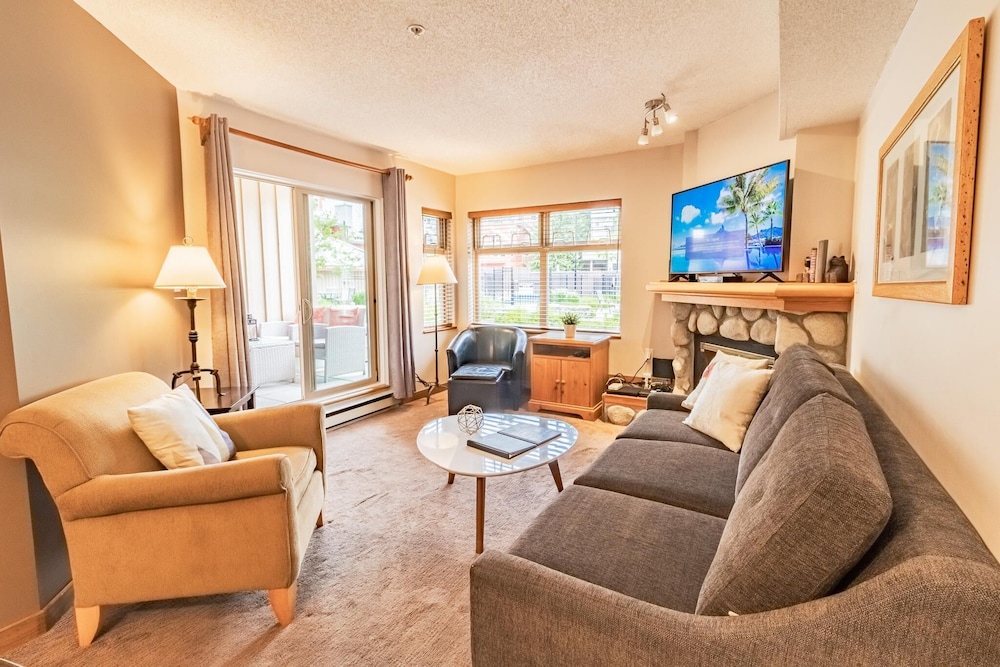 Condo, 1 Queen Bed With Sofa Bed, Balcony, Mountain View photo 1