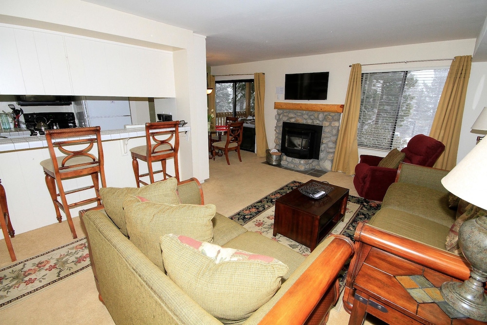 1-Bedroom Condo Near Ski Lifts photo 2