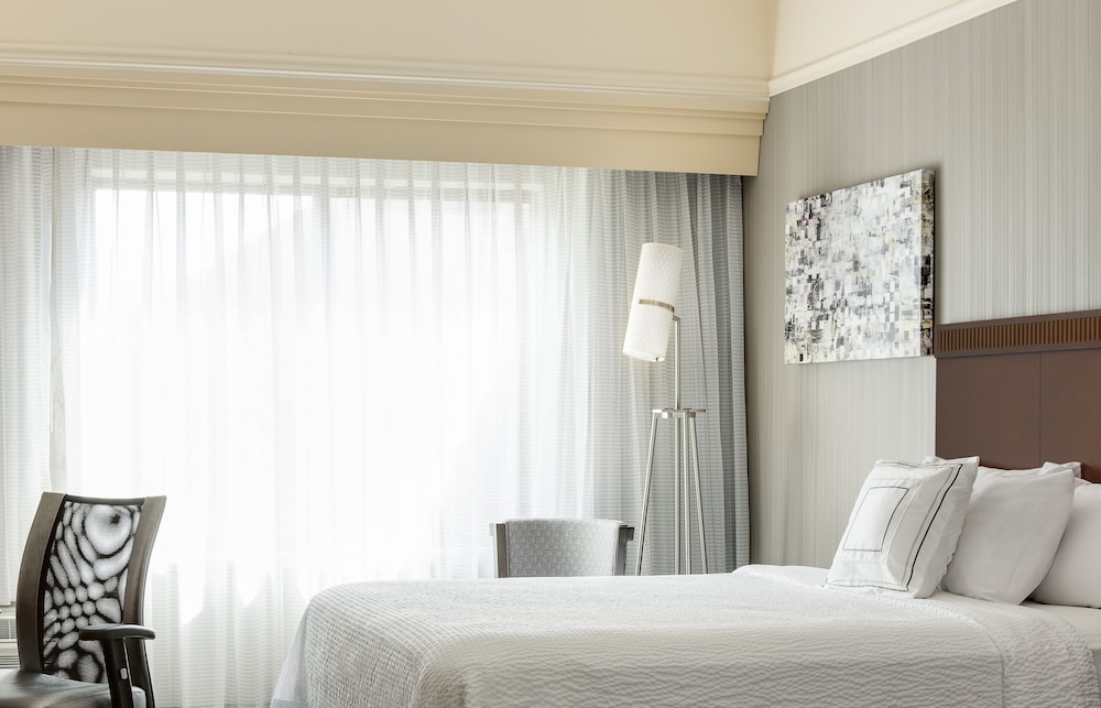 Room, 2 Queen Beds (Mobility/Hearing Accessible, Tub) photo 3