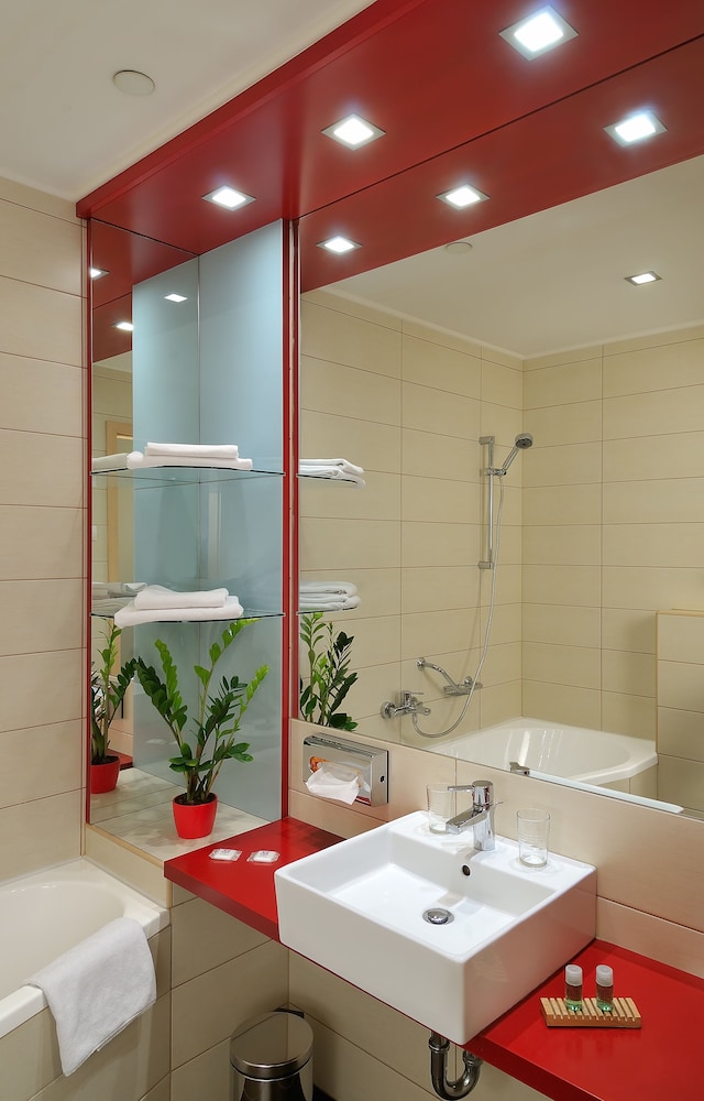 Standard Single Room thumbnail 5