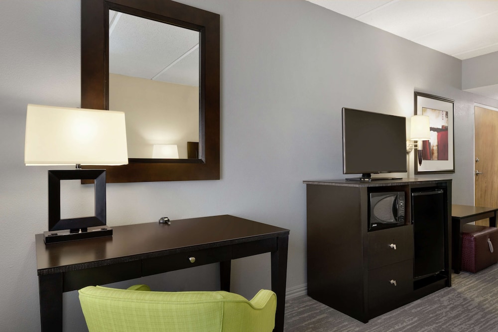 1 King Petite Room photo 2