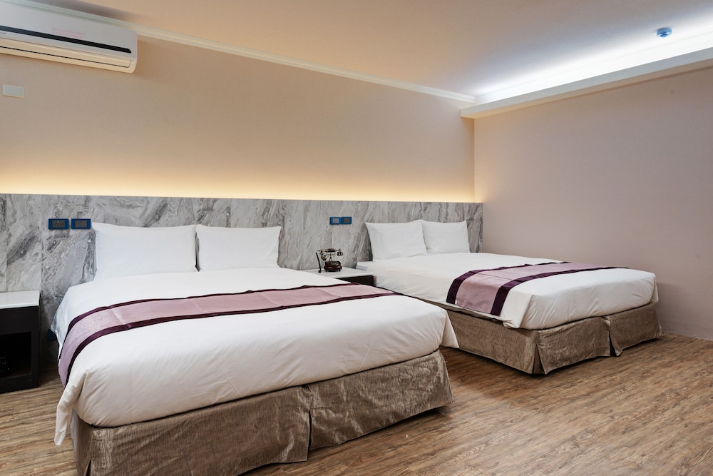 Superior Quadruple Room - Photo 3