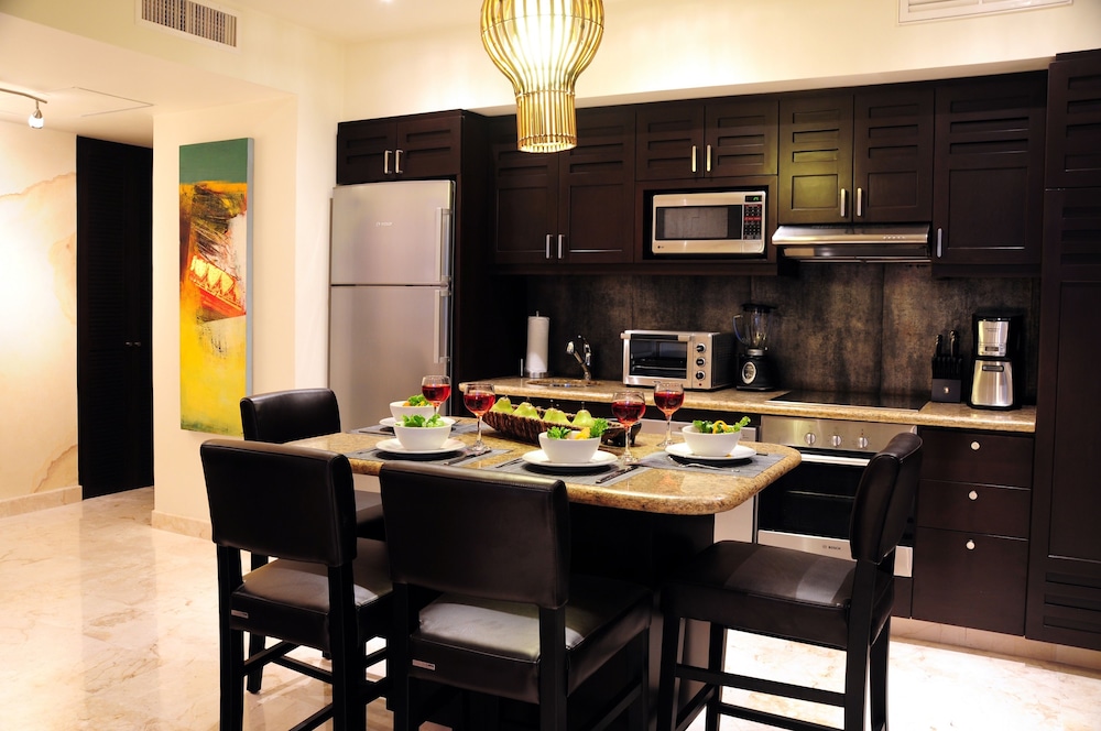 Premium Condo, 2 Bedrooms, Hot Tub - Photo 4