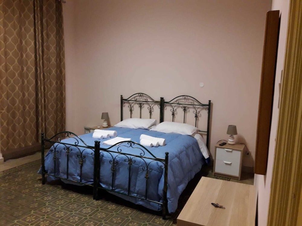 Quadruple Room, Shared Bathroom (Margherita)