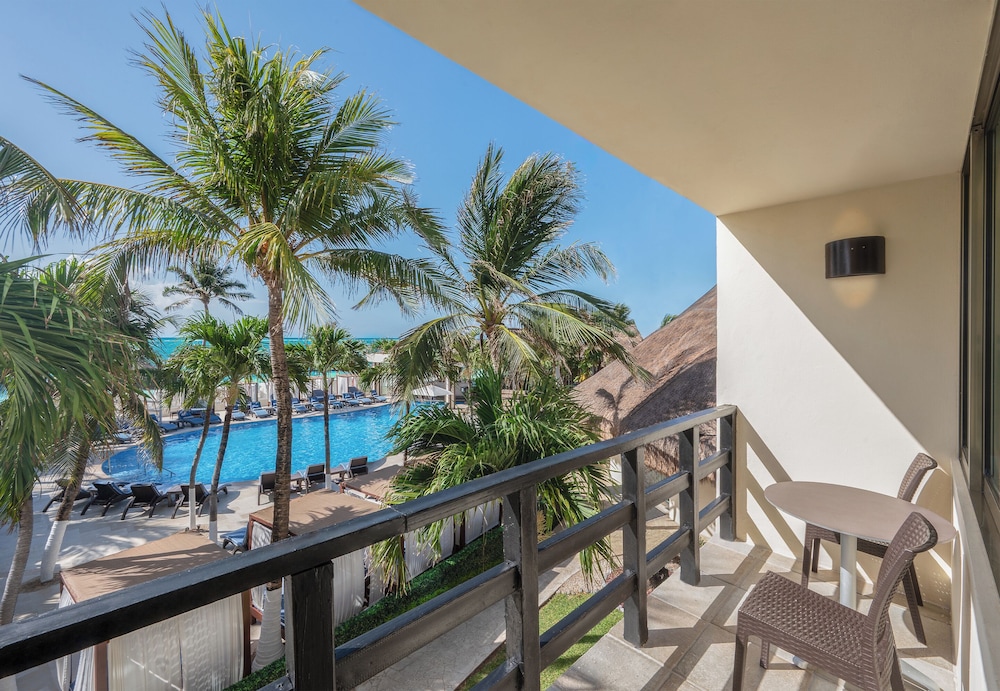 Deluxe Relax Pool View