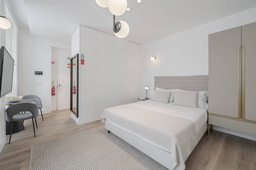 Comfort Studio, 1 Queen Bed, Non Smoking photo 2
