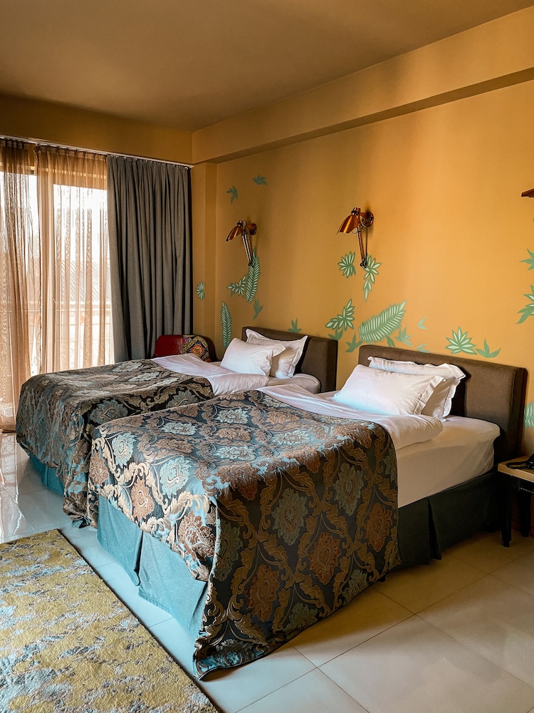 Standard Twin Room, Multiple Beds, Non Smoking, City View photo 3