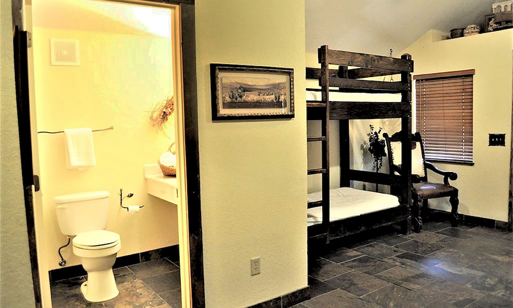 Rustic Creek Cabin 5 photo 2