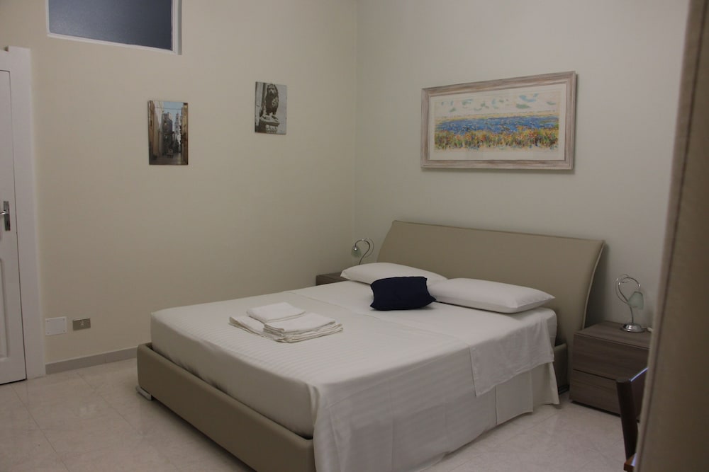 Deluxe Room, 1 Queen Bed with Sofa bed, Non Smoking, City View