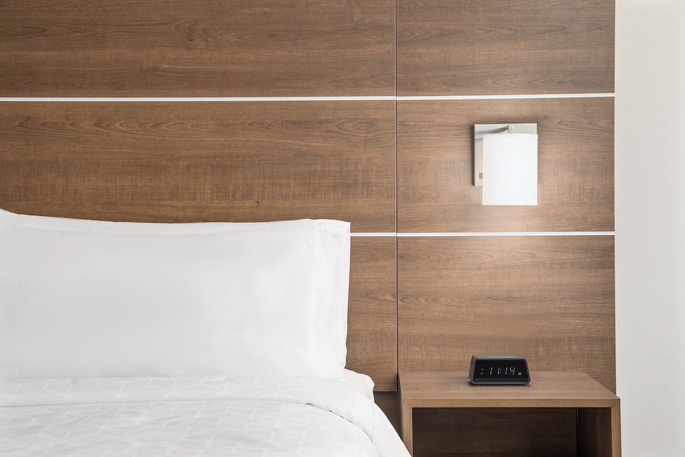 Suite, 1 King Bed, Accessible, Non Smoking - Photo 1