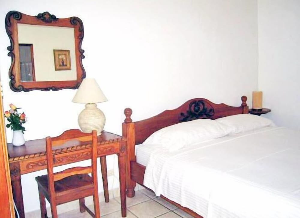 Standard Room, 1 King Bed photo 2