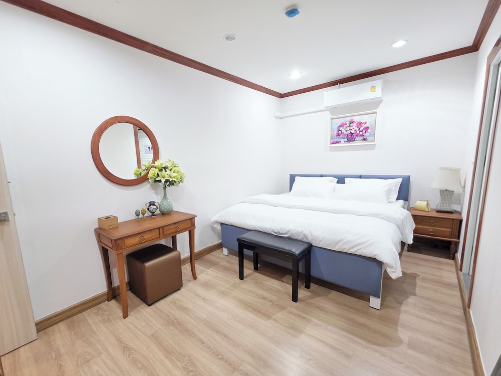 VIP Family Room with Private Bathroom (No Windows) photo 3