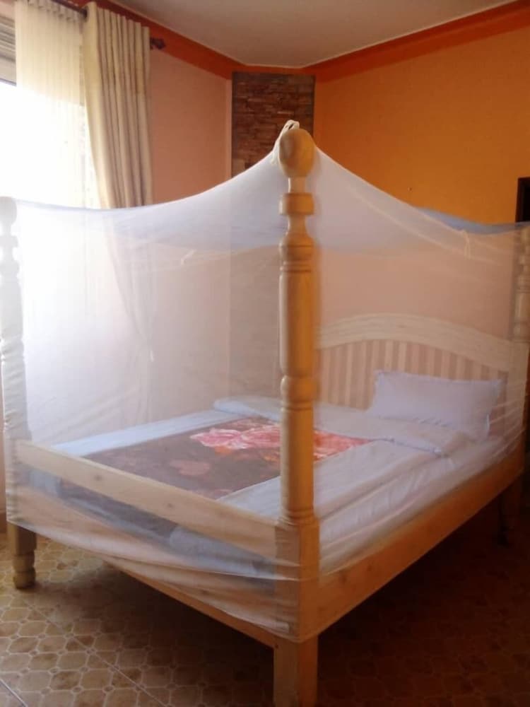 Basic Double Room Single Use, Balcony, Garden View
