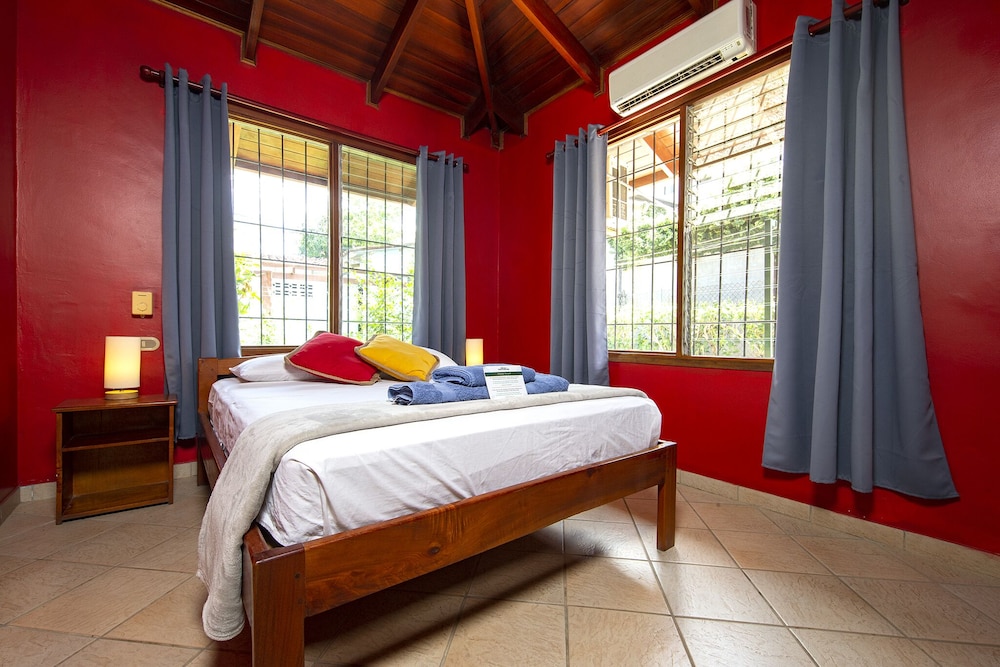 Classic Villa, 2 Bedrooms, Kitchenette, Garden View photo 3