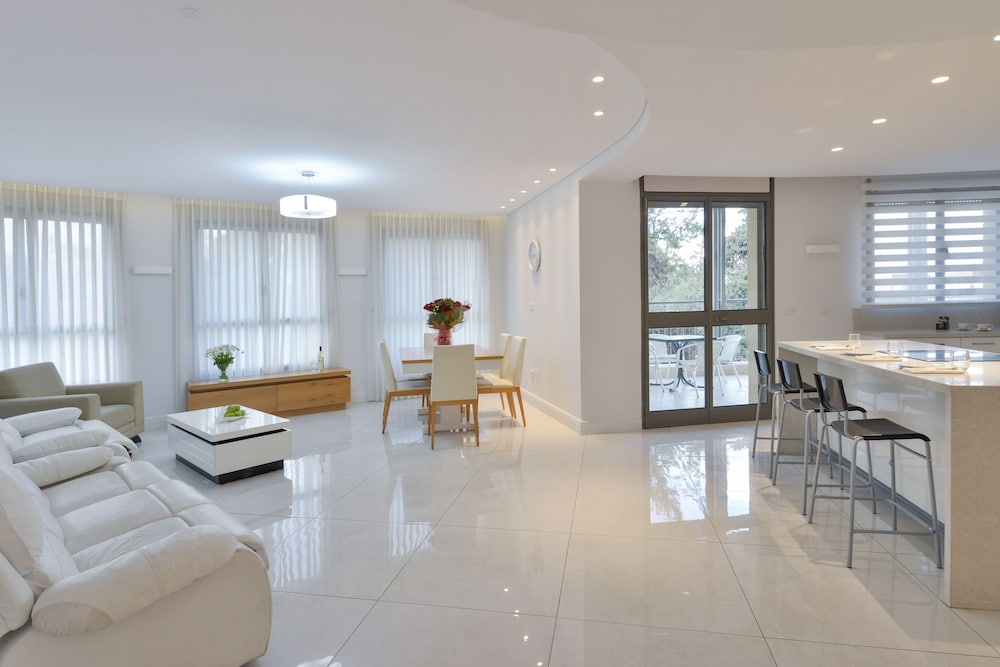 Deluxe Suite, 4 Bedrooms, Balcony, City View