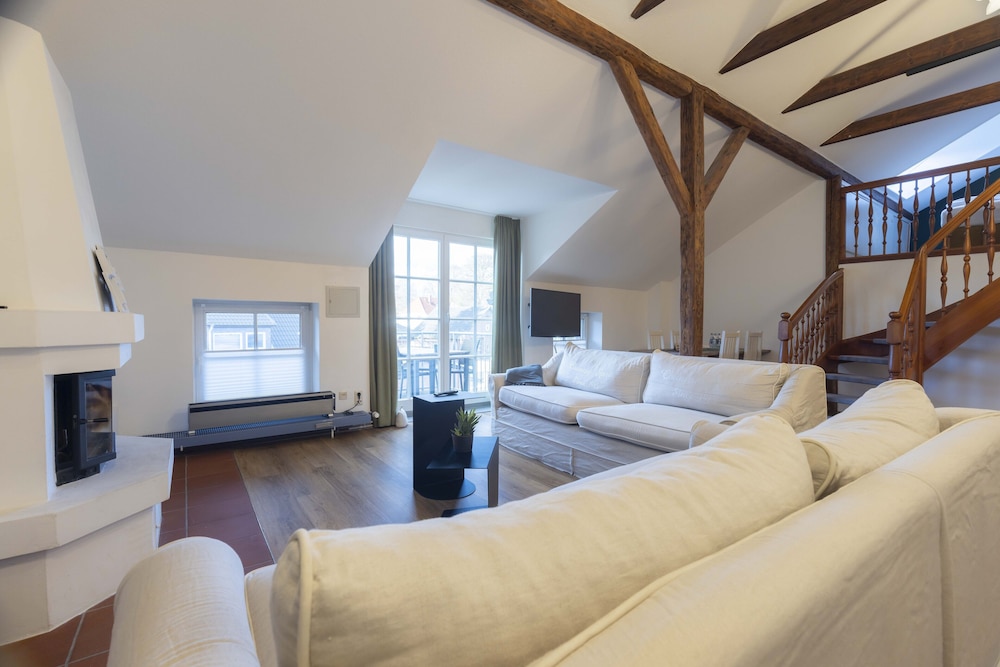 Suite, Balcony