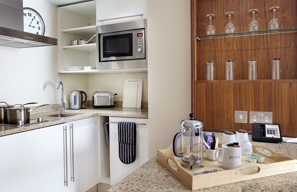 Studio Suite, 1 King Bed, Kitchenette - Photo 8