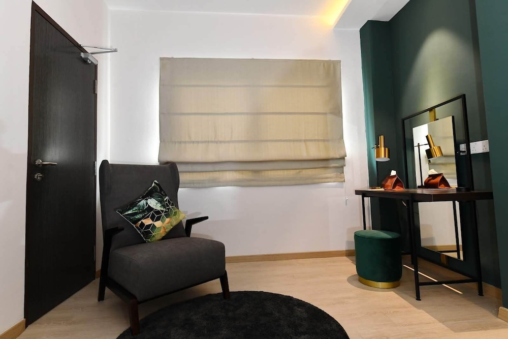 Premier King Room - Photo 6