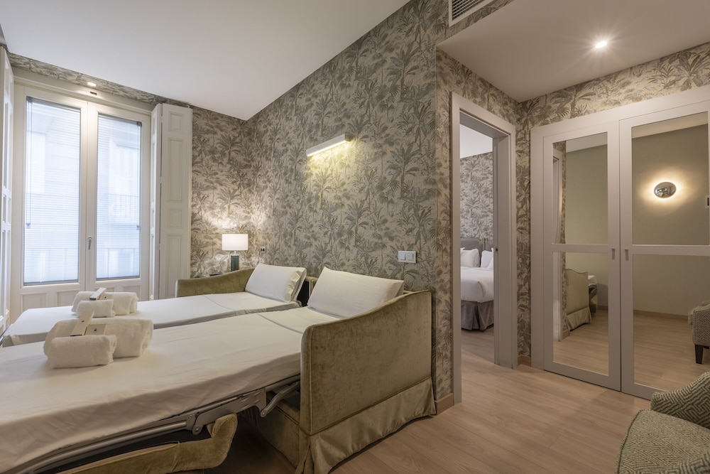 Junior Suite, 2 Twin Beds - Photo 4