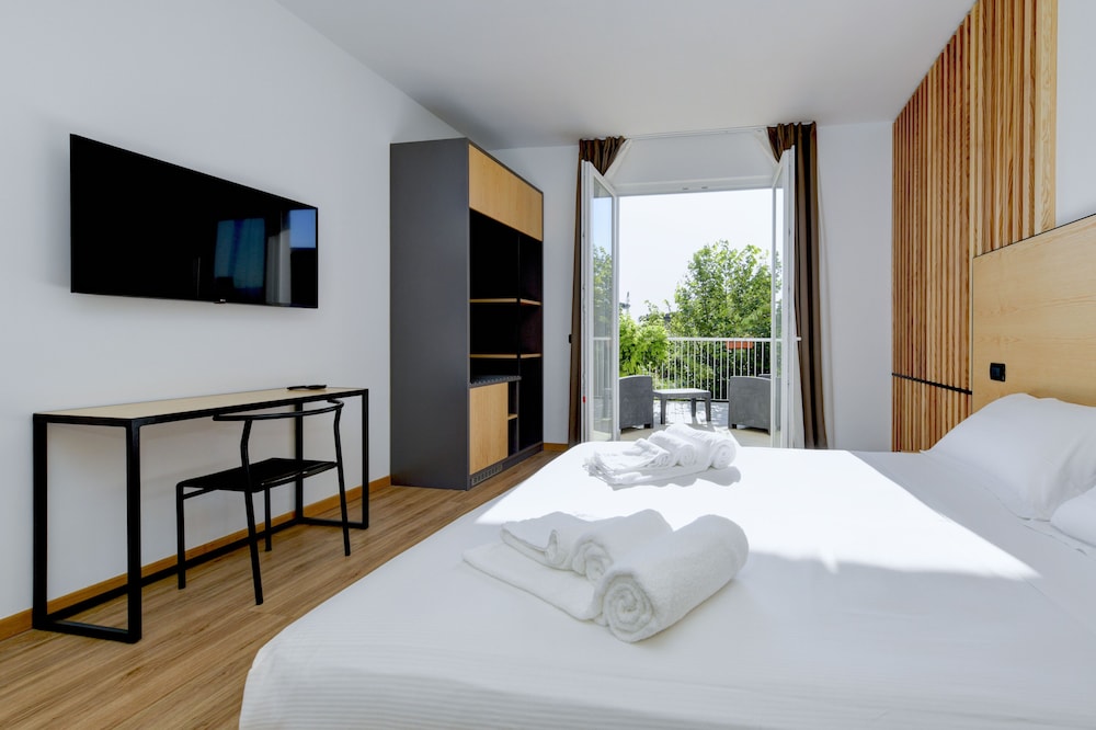 Family Suite, Multiple Beds, Non Smoking, Kitchenette - Photo 6